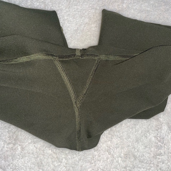 Lululemon 21 Inch Army Green Leggings - Picture 7 of 11